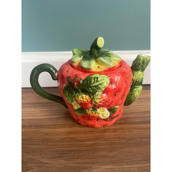 Vintage Strawberry 3D Decorative Teapot - Picture 1 of 5